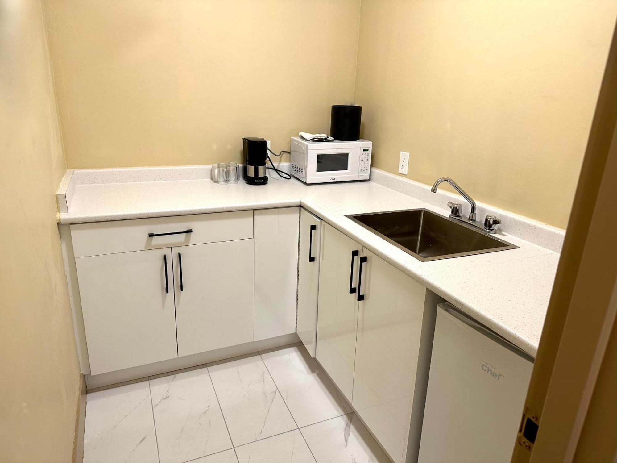 סארי Linda Vista Motel מראה חיצוני תמונה